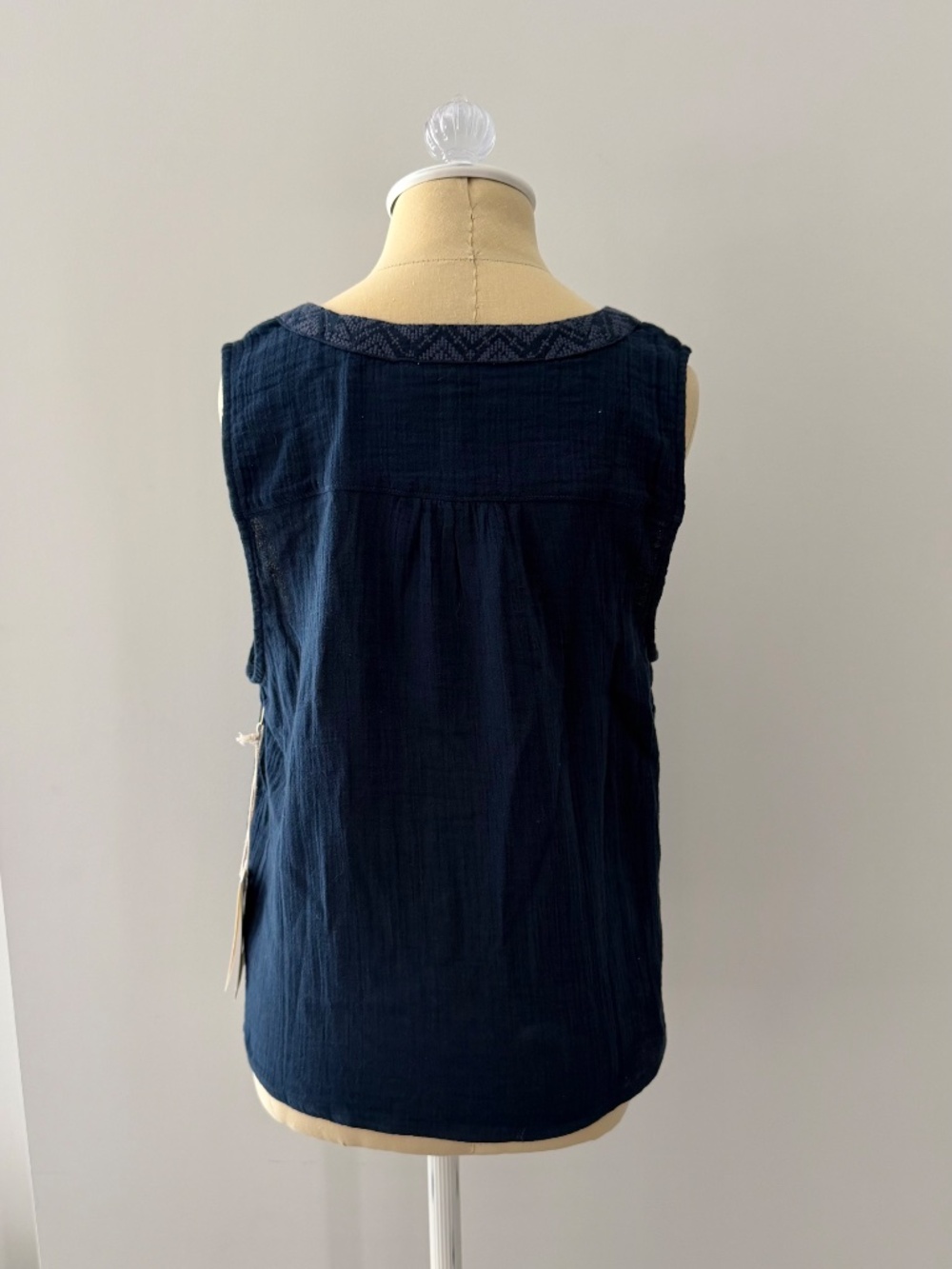 Carve Designs Navy Blue Sleeveless V-Neck Tank Top - Picture 5 of 6
